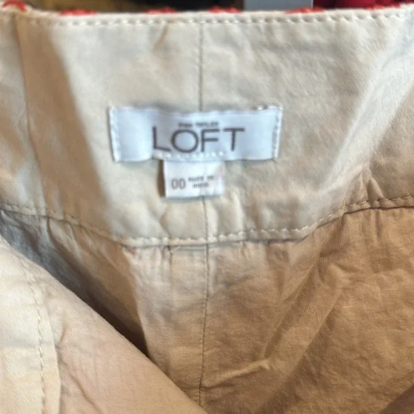 Loft size 00 (fits like 0-2) tan and red embroidery 3 1/2” shorts​ - Picture 2 of 3